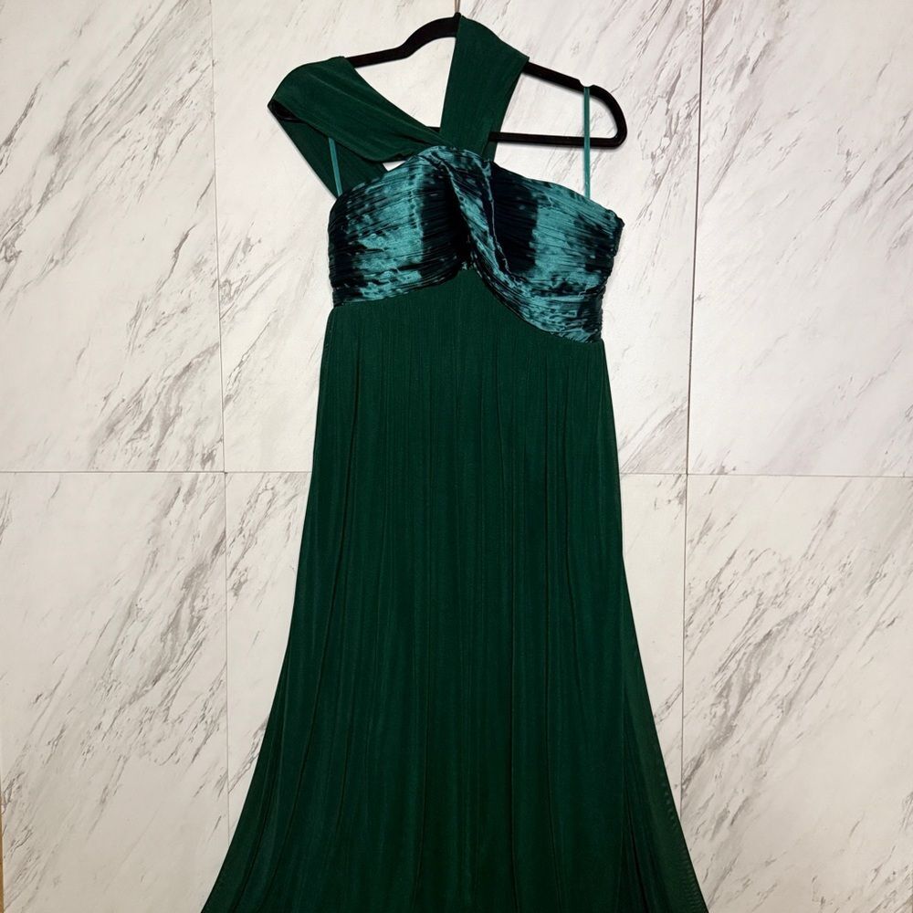 Ever-Pretty Emerald Green Pleated One Shoulder Flowy Maxi Gown Size 8